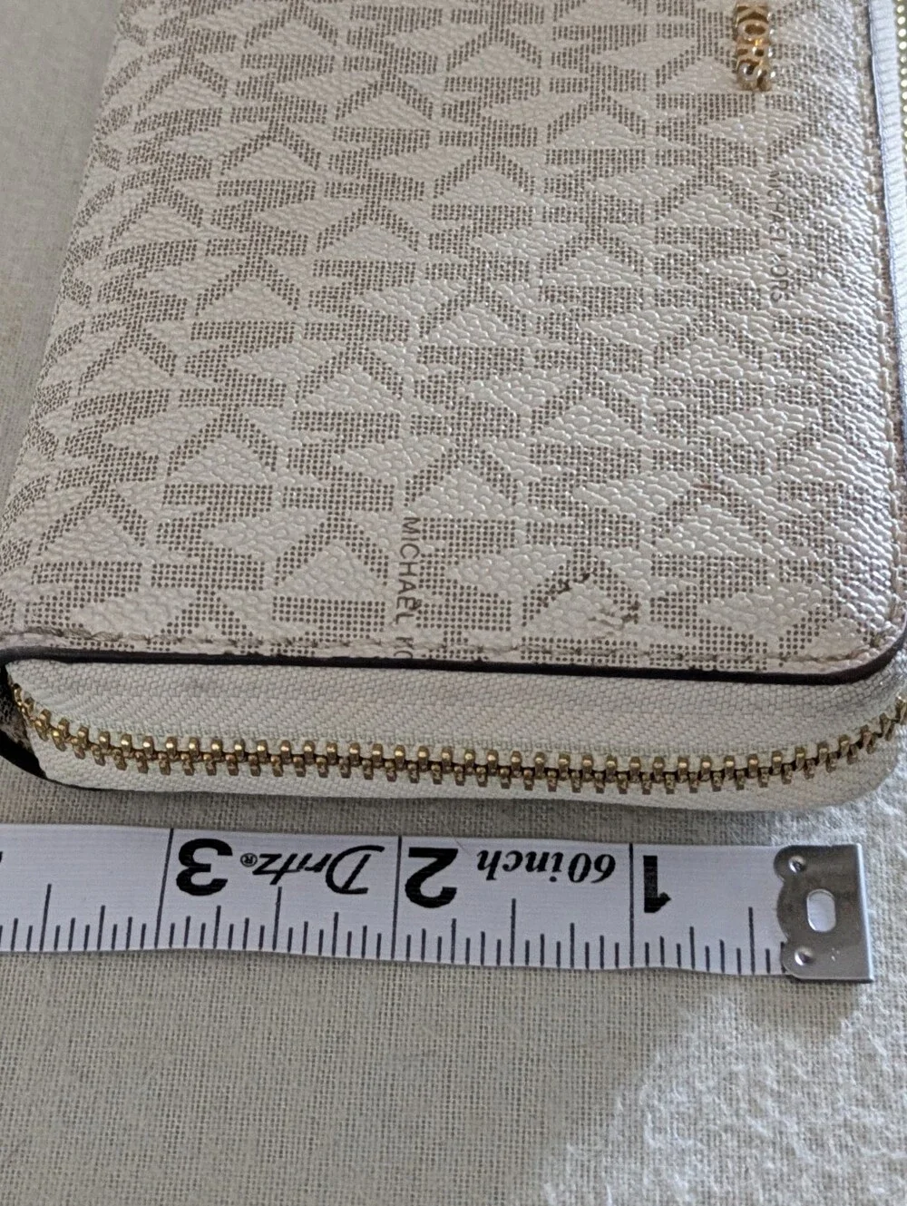 Michael Kors Jet Set Vanilla Signature Crossbody And Wallet